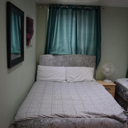 Three Bedroom House Lancaster Road London Ngoại thất bức ảnh