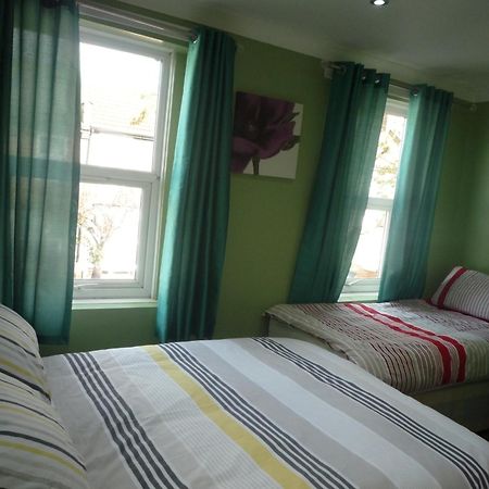 Three Bedroom House Lancaster Road London Ngoại thất bức ảnh