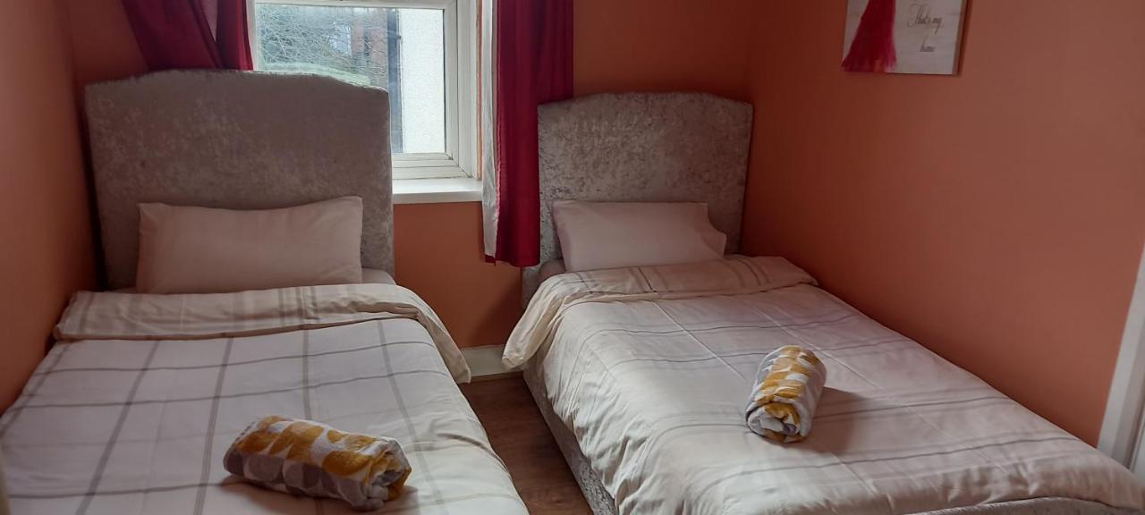 Three Bedroom House Lancaster Road London Ngoại thất bức ảnh