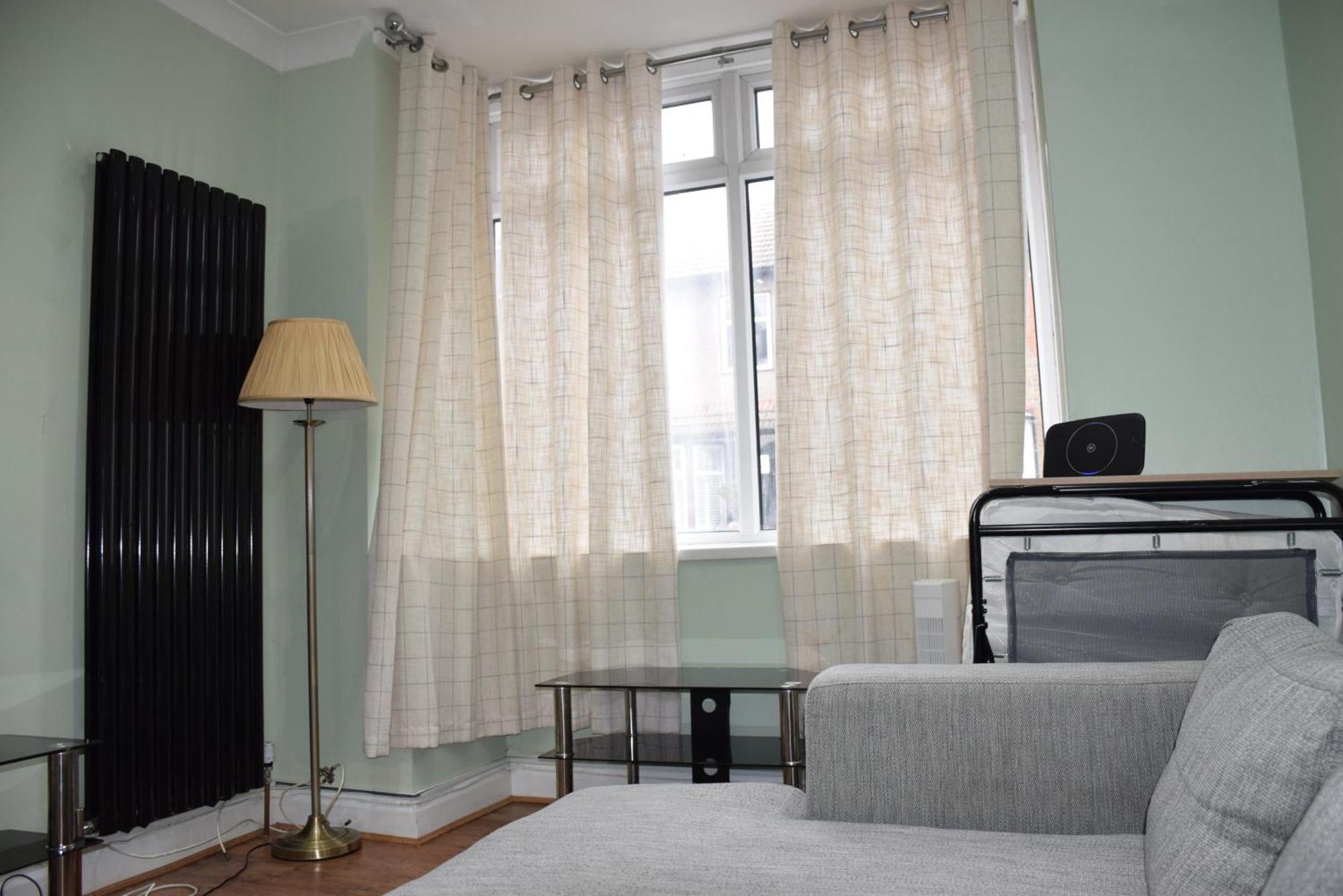 Three Bedroom House Lancaster Road London Ngoại thất bức ảnh