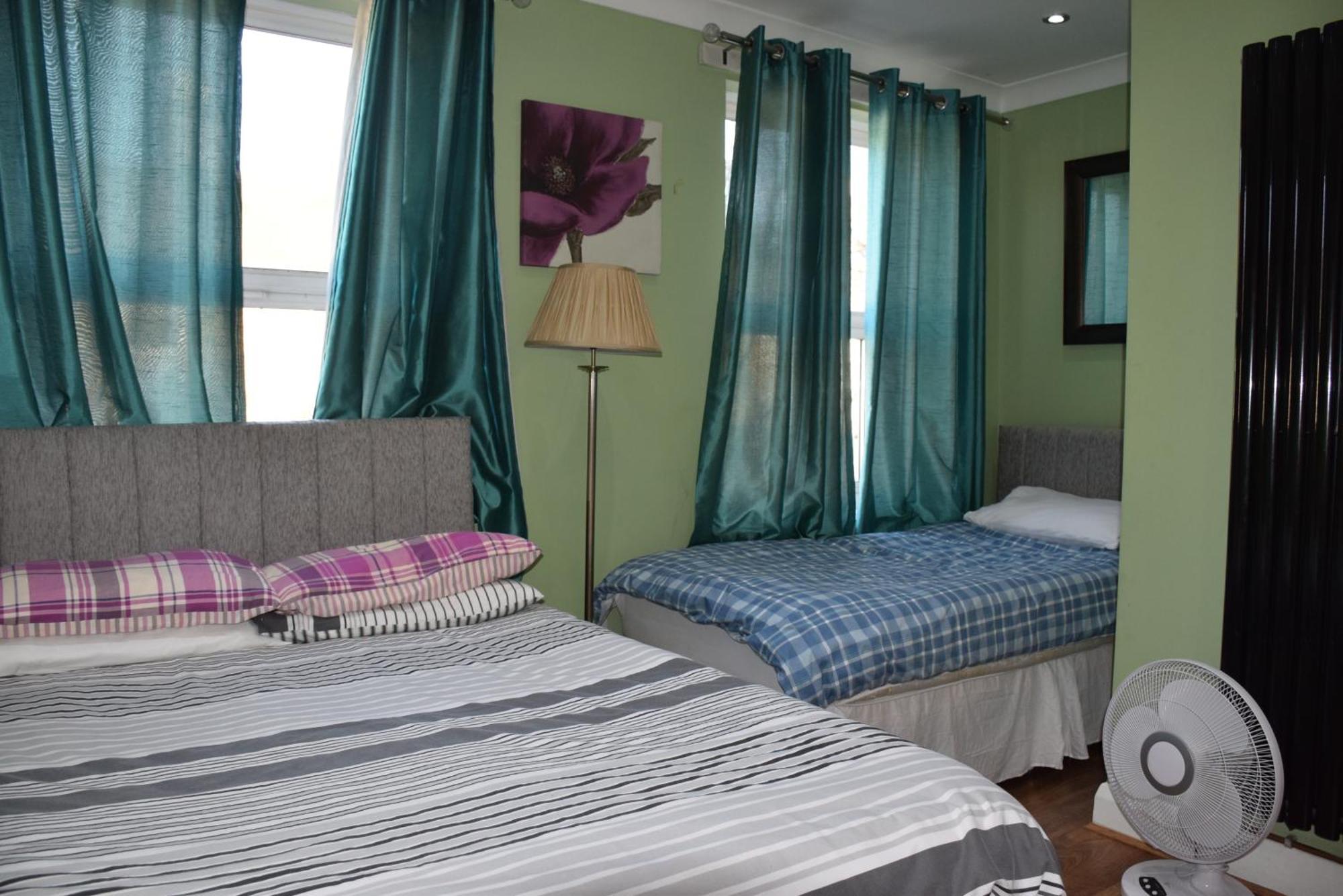 Three Bedroom House Lancaster Road London Ngoại thất bức ảnh